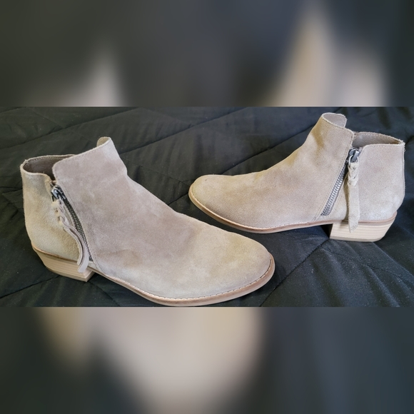 Dolce Vita Sutton Suede Bootie - Picture 4 of 10
